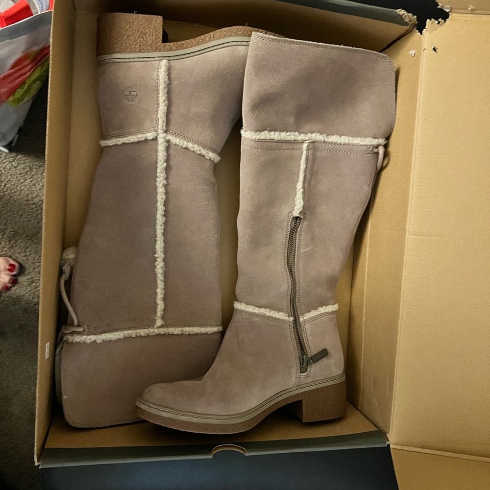 Timberland tall boots size 7 barely used the box damage